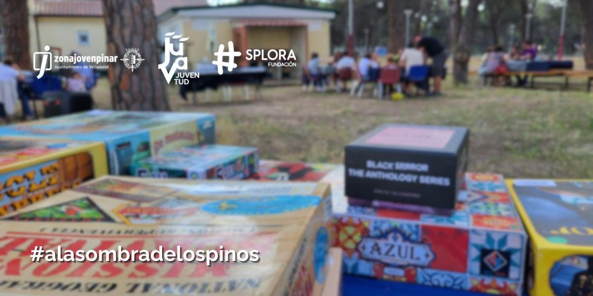 Jugando entre los pinos. Una jornada en el Pinar de Antequera donde podrás disfrutar de diferentes juegos de mesa y partidas en un entorno diferente